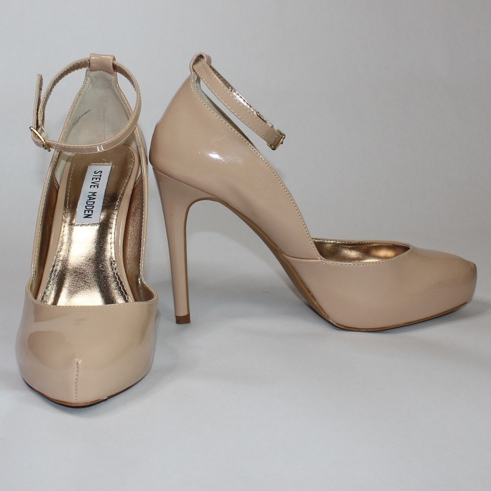 NWOT Steve Madden Nude pump